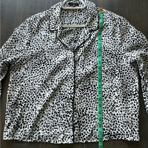 Dynamite Leopard Cropped Blouse 🐆 - Picture 10 of 10